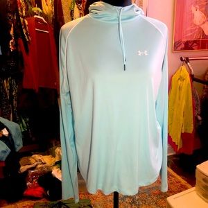 Under Armour women’s pullover with hoodie. XXL. Cold wear for layering.